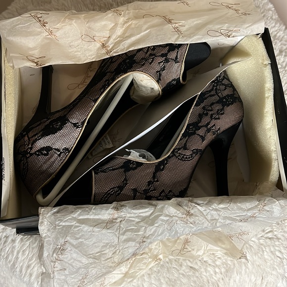 NIB Jonathan Kayne high heels size 8 black over nude color peep toe NWT. - Picture 8 of 8